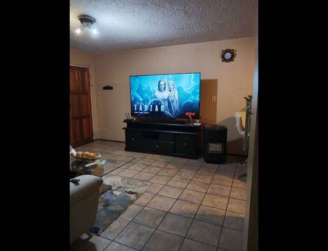 2 BEDROOM APARTMENT FOR SALE IN GLEN MARAIS